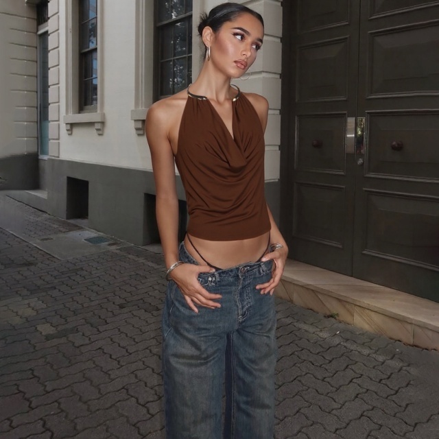 Swing Neck Metal Neck Slim Fit Vest