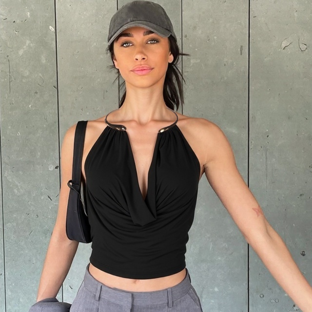 Swing Neck Metal Neck Slim Fit Vest