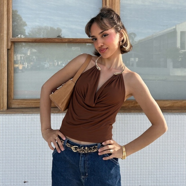 Swing Neck Metal Neck Slim Fit Vest