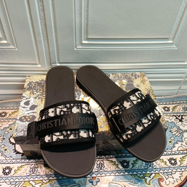 Fashion Embroidery Velcro Flat Sandals
