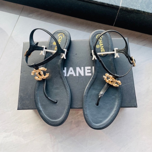 Fashion Metal Logo Chic Flat Sandals