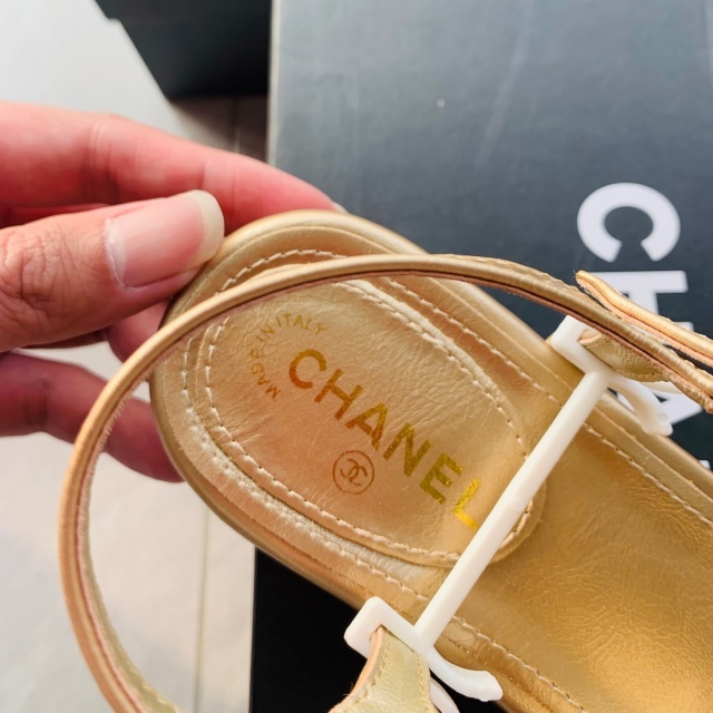 Fashion Metal Logo Chic Flat Sandals