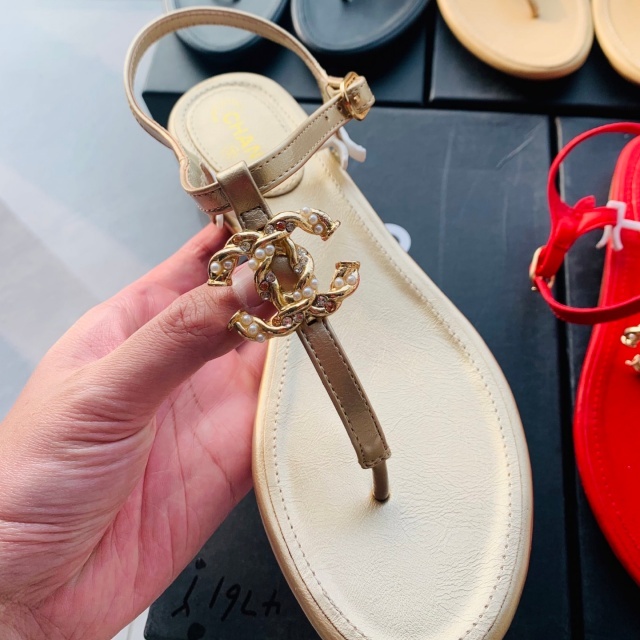 Fashion Metal Logo Chic Flat Sandals