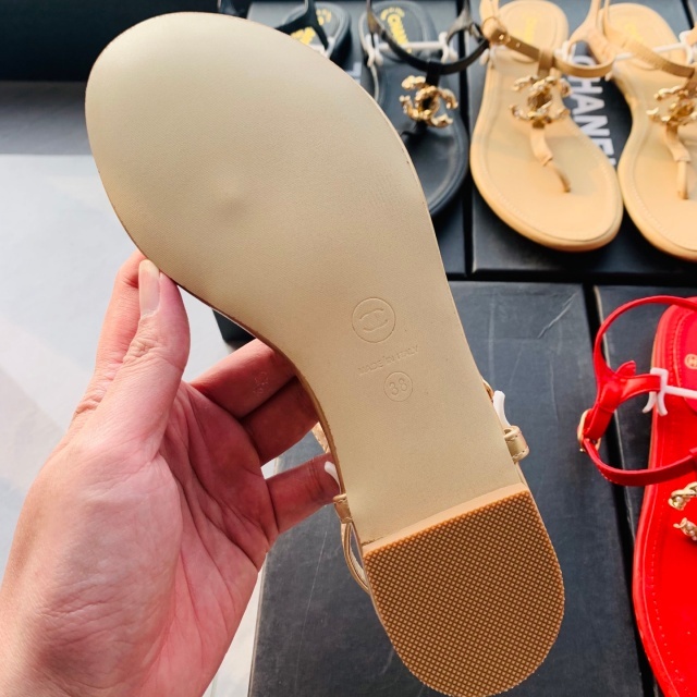 Fashion Metal Logo Chic Flat Sandals