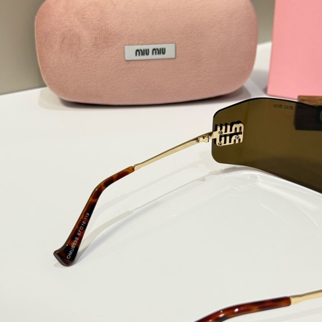 Oversize Frame One Piece Sunglasses