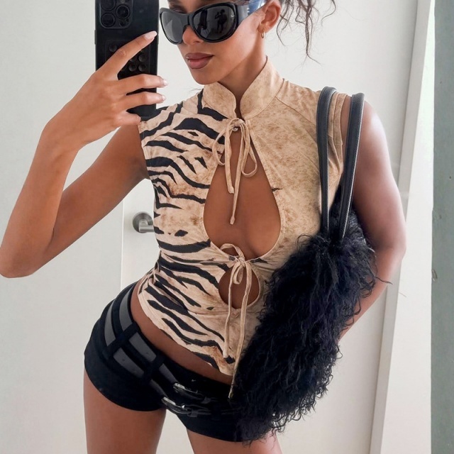 Printed Hollow Out Tied-up Cropped Top