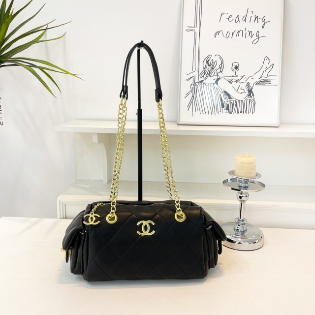 Metal Logo Women Leather Fashion Handbags