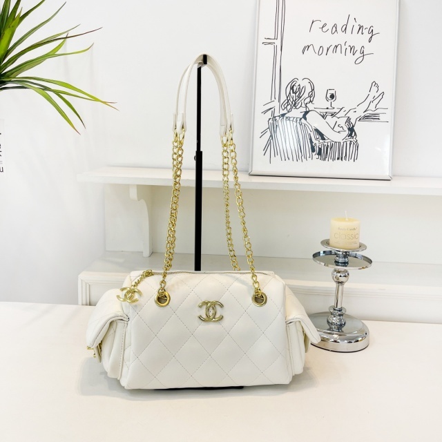 Metal Logo Women Leather Fashion Handbags