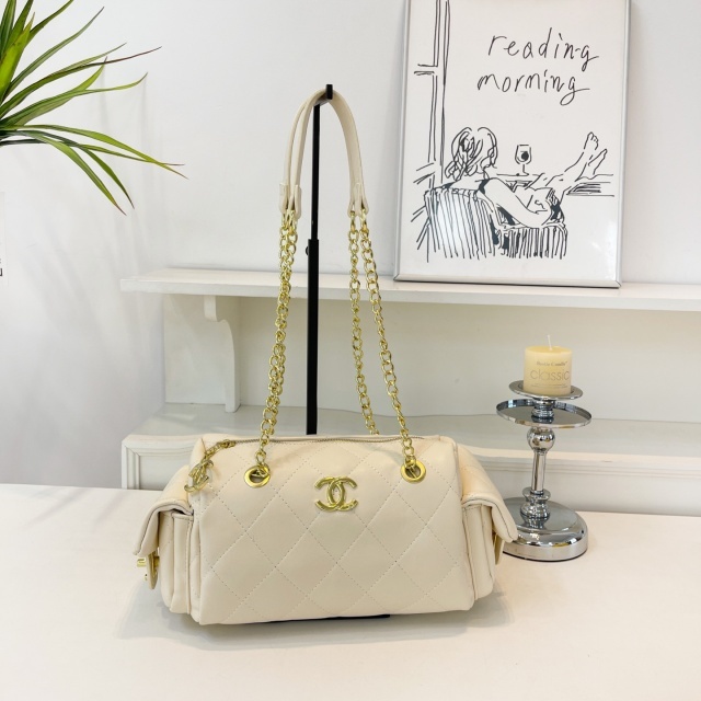 Metal Logo Women Leather Fashion Handbags