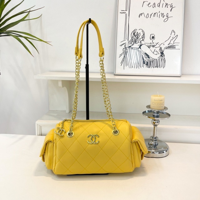 Metal Logo Women Leather Fashion Handbags