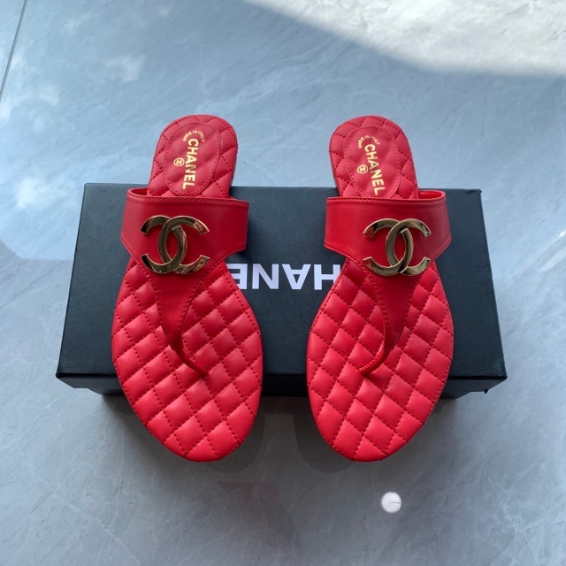 Metal Logo Women Fashion Beach Flip-Flops