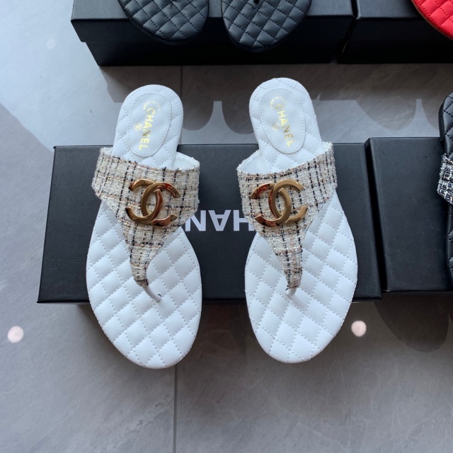 Metal Logo Women Fashion Beach Flip-Flops