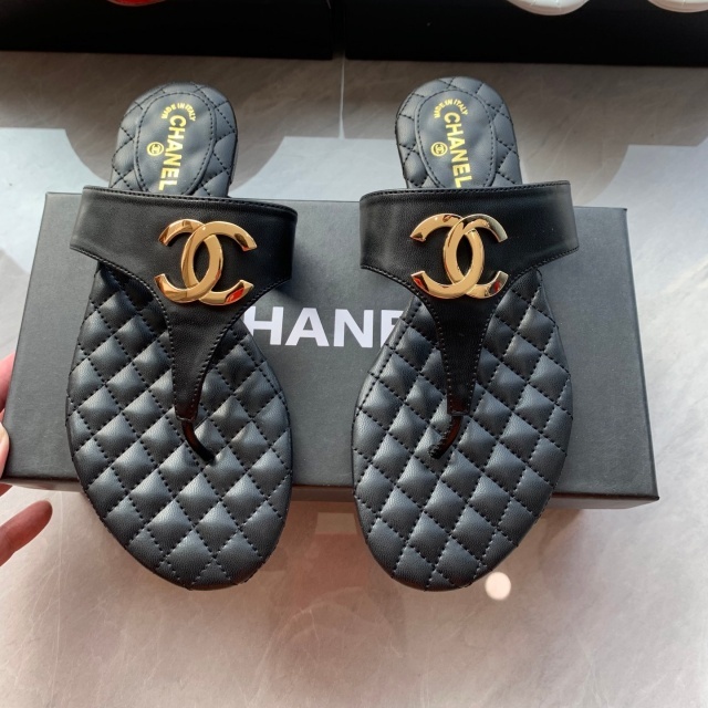 Metal Logo Women Fashion Beach Flip-Flops