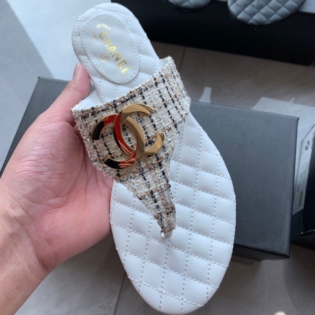 Metal Logo Women Fashion Beach Flip-Flops