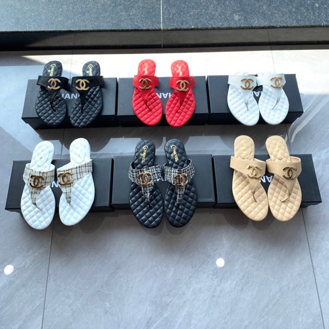 Metal Logo Women Fashion Beach Flip-Flops