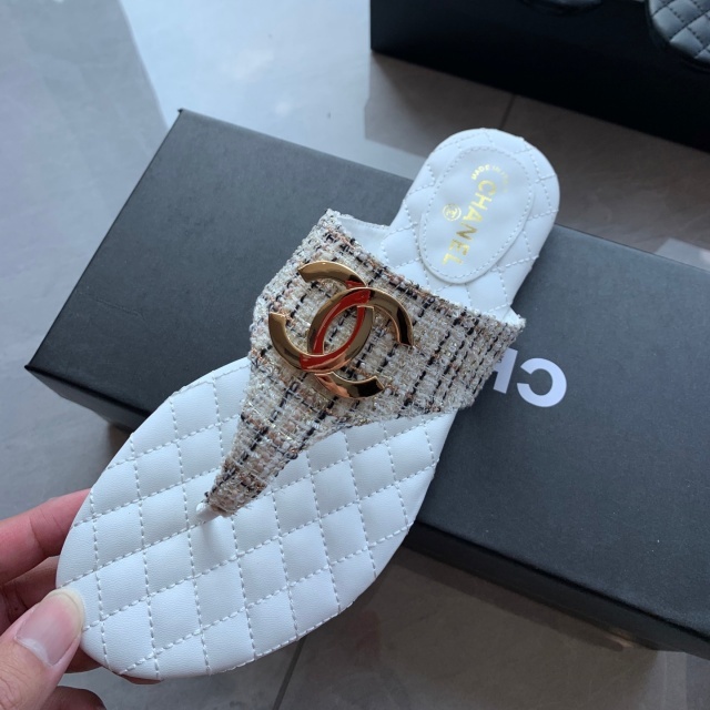 Metal Logo Women Fashion Beach Flip-Flops