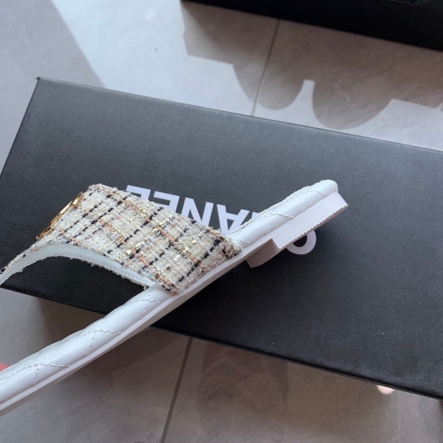 Metal Logo Women Fashion Beach Flip-Flops