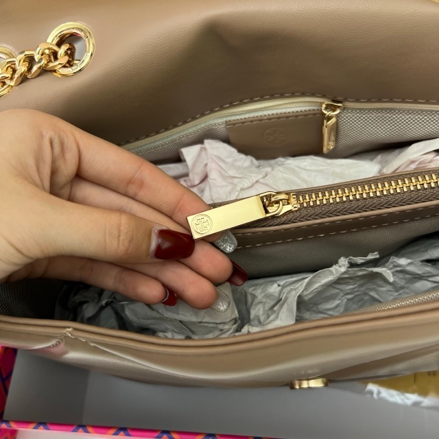Metal Logo Leather Luxury Women Purses (come with box)