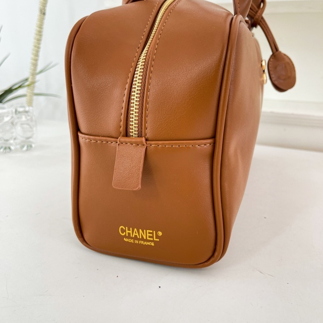 Metal Logo Leather Crossbody Handbags