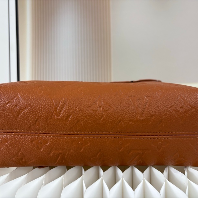 Fashion Leather Embossing Messenger Bags