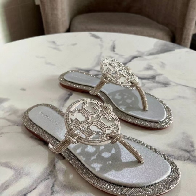 Fashion Rhinestones Women Beach Flip-Flops