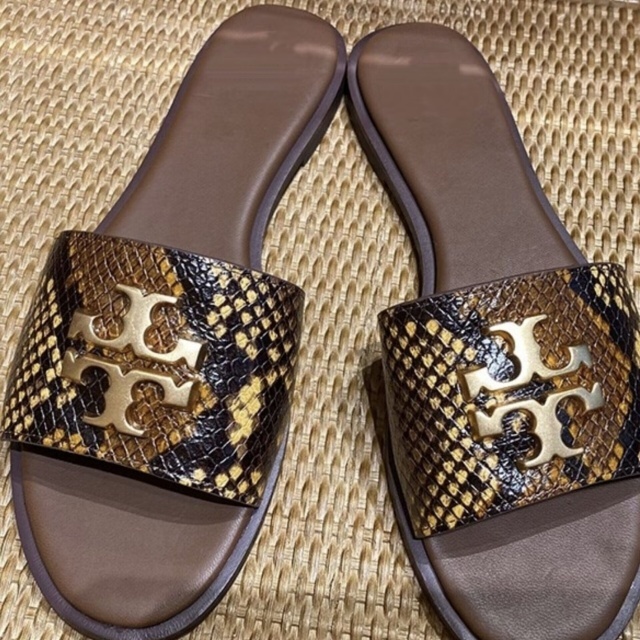 Metal Logo Fashion Women Flat Sandals