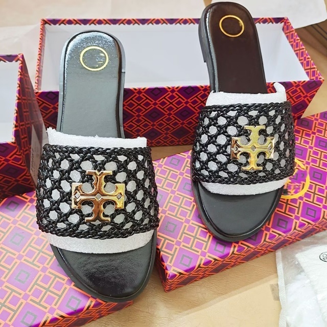 Metal Logo Hollow Out Beach Flat Slides