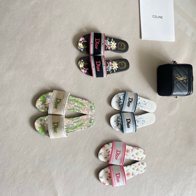 Fashion Embroidery Floral Flat Slides