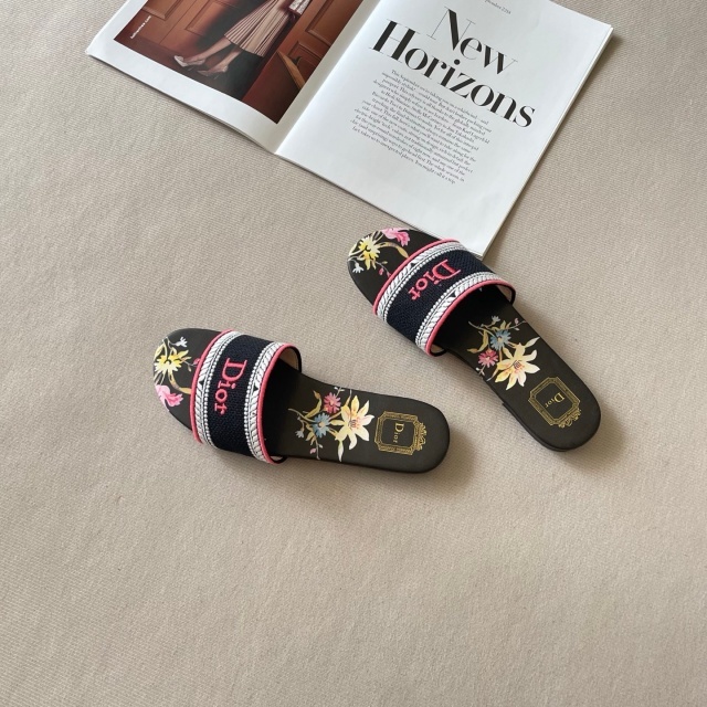 Fashion Embroidery Floral Flat Slides