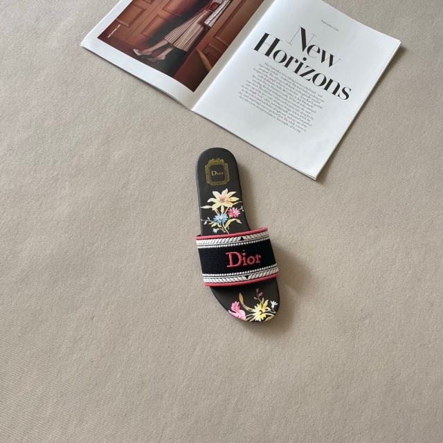 Fashion Embroidery Floral Flat Slides