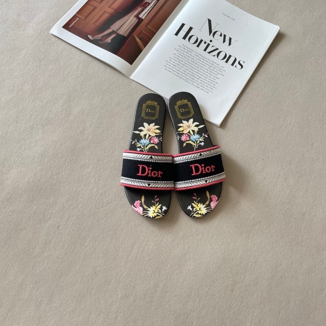 Fashion Embroidery Floral Flat Slides