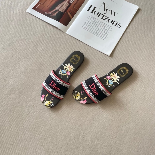 Fashion Embroidery Floral Flat Slides