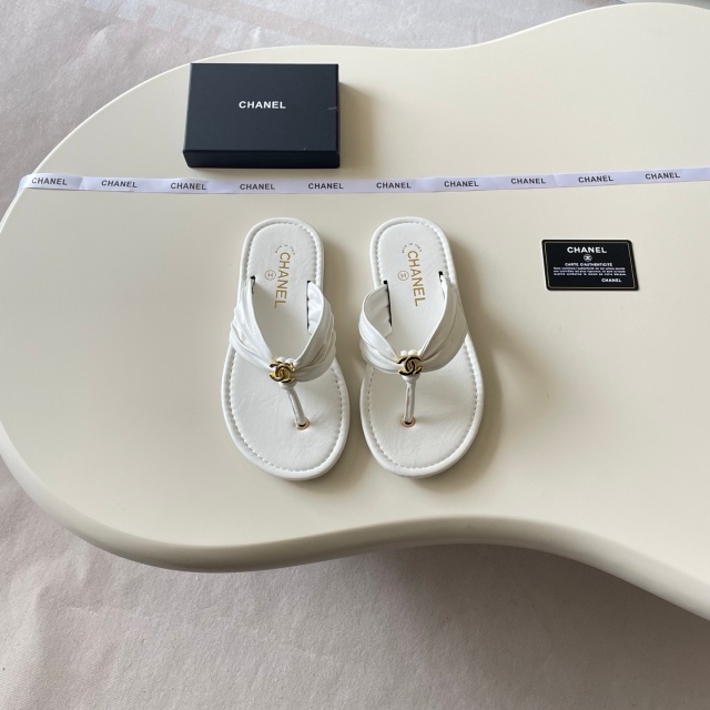 Metal Logo Fashion Women Beach Flip-Flops