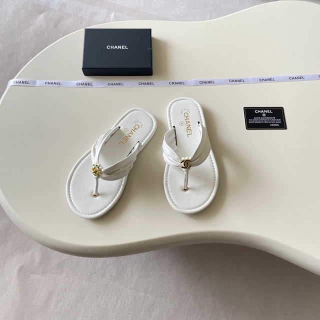 Metal Logo Fashion Women Beach Flip-Flops