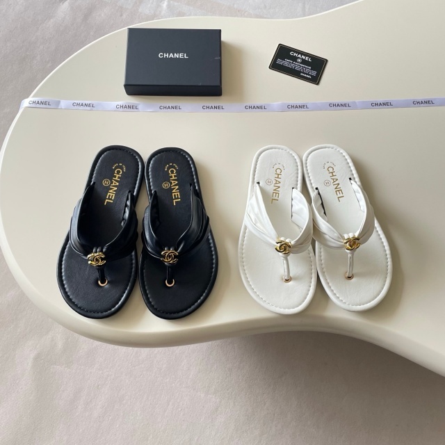 Metal Logo Fashion Women Beach Flip-Flops