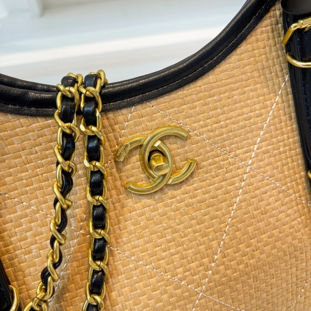 Fashion Metal Logo Chic Women Handbags