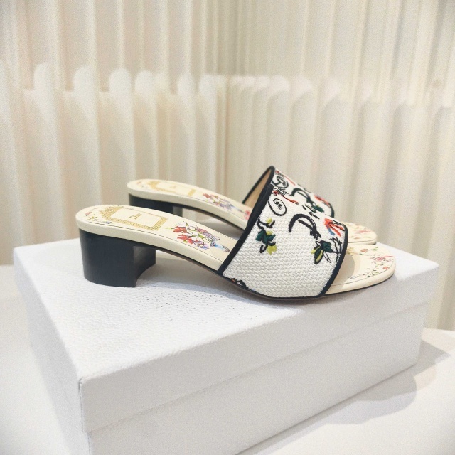 Fashion Embroidery Women Chunky Sandals