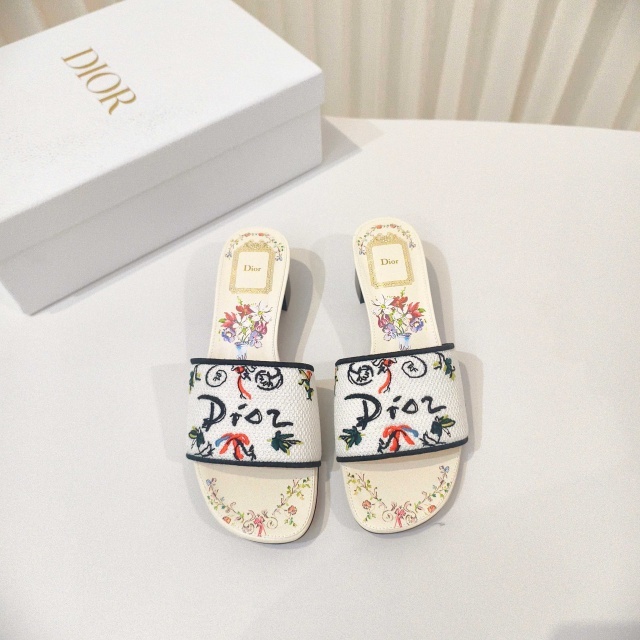 Fashion Embroidery Women Chunky Sandals