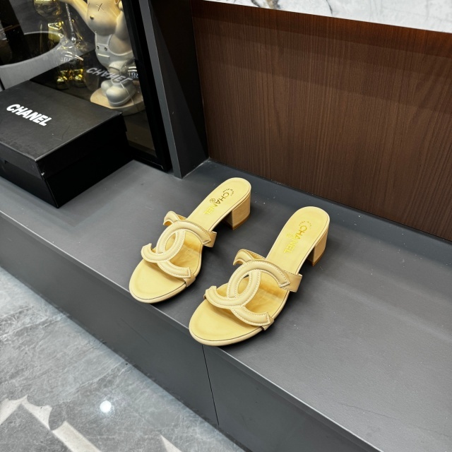 Luxury Fashion Hollow Out Chunky Sandals