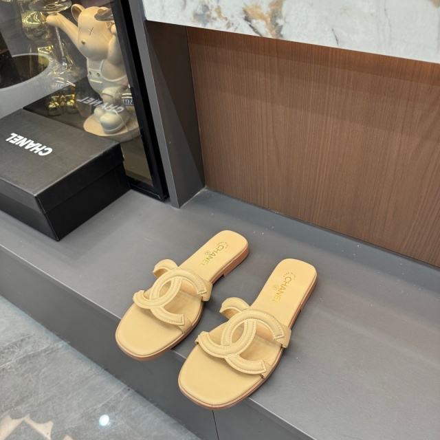 Luxury Fashion Hollow Out Flat Slides