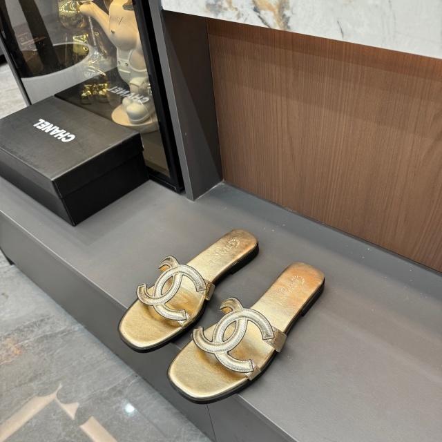 Luxury Fashion Hollow Out Flat Slides