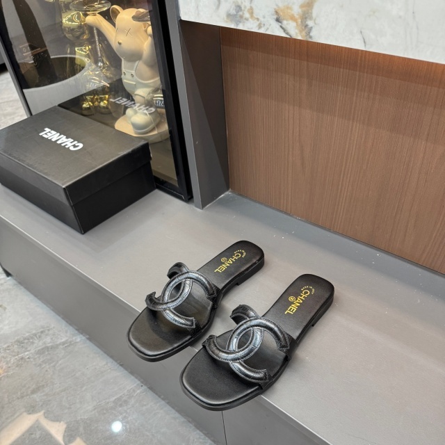 Luxury Fashion Hollow Out Flat Slides