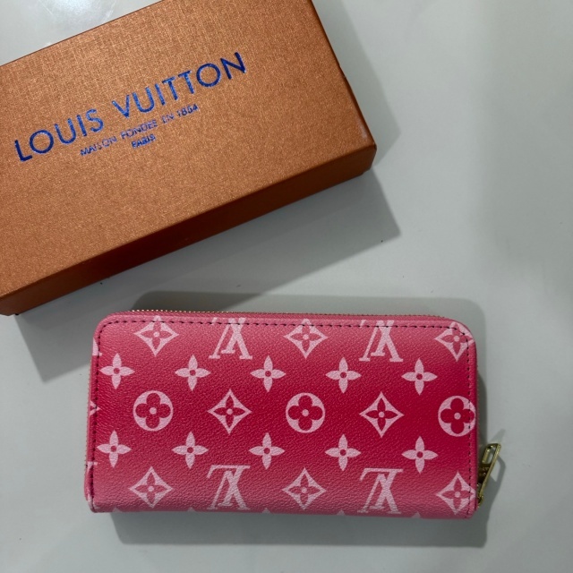Metal Logo Leather Gradient Women Wallets
