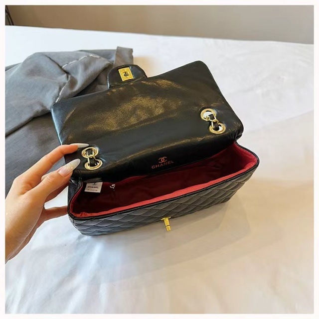 Chained Leather Fashion Women Messenger Bags