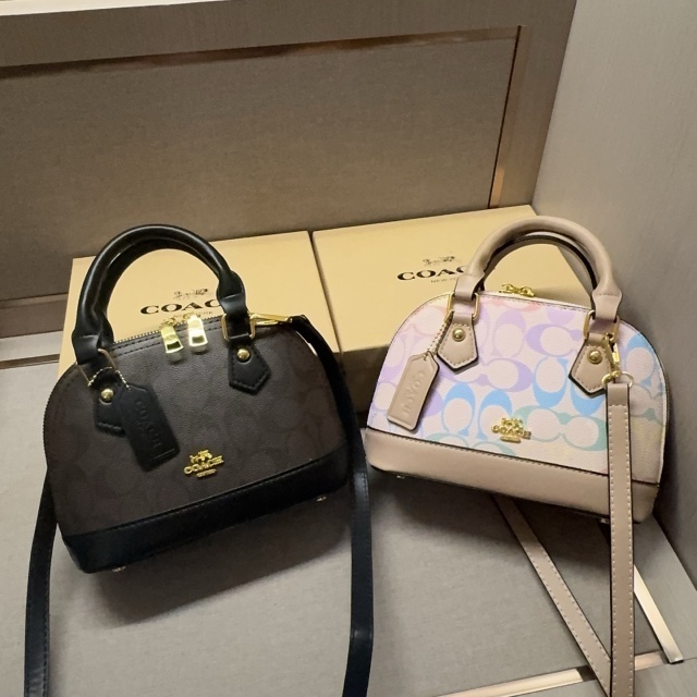Fashion Metal Logo Leather Crossbody Handbags