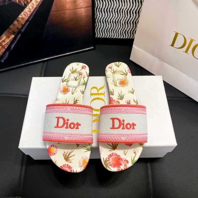 Fashion Design Embroidery Flat Sandals