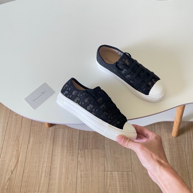 Thick-Soled Mesh Embroidery Women Casual Sneakers
