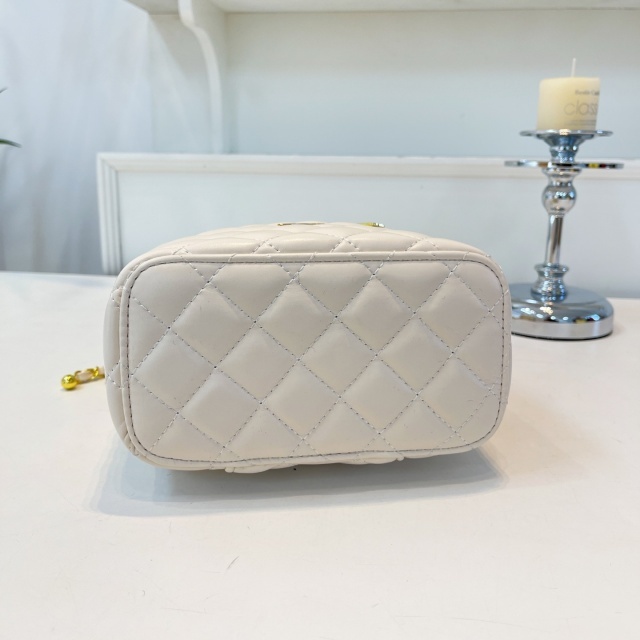 Luxury Fashion Chained Makeup Bags