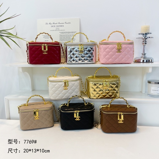 Luxury Fashion Chained Makeup Bags