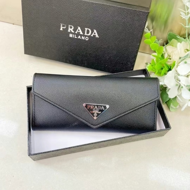 Fashion Logo Leather Chic Wallets